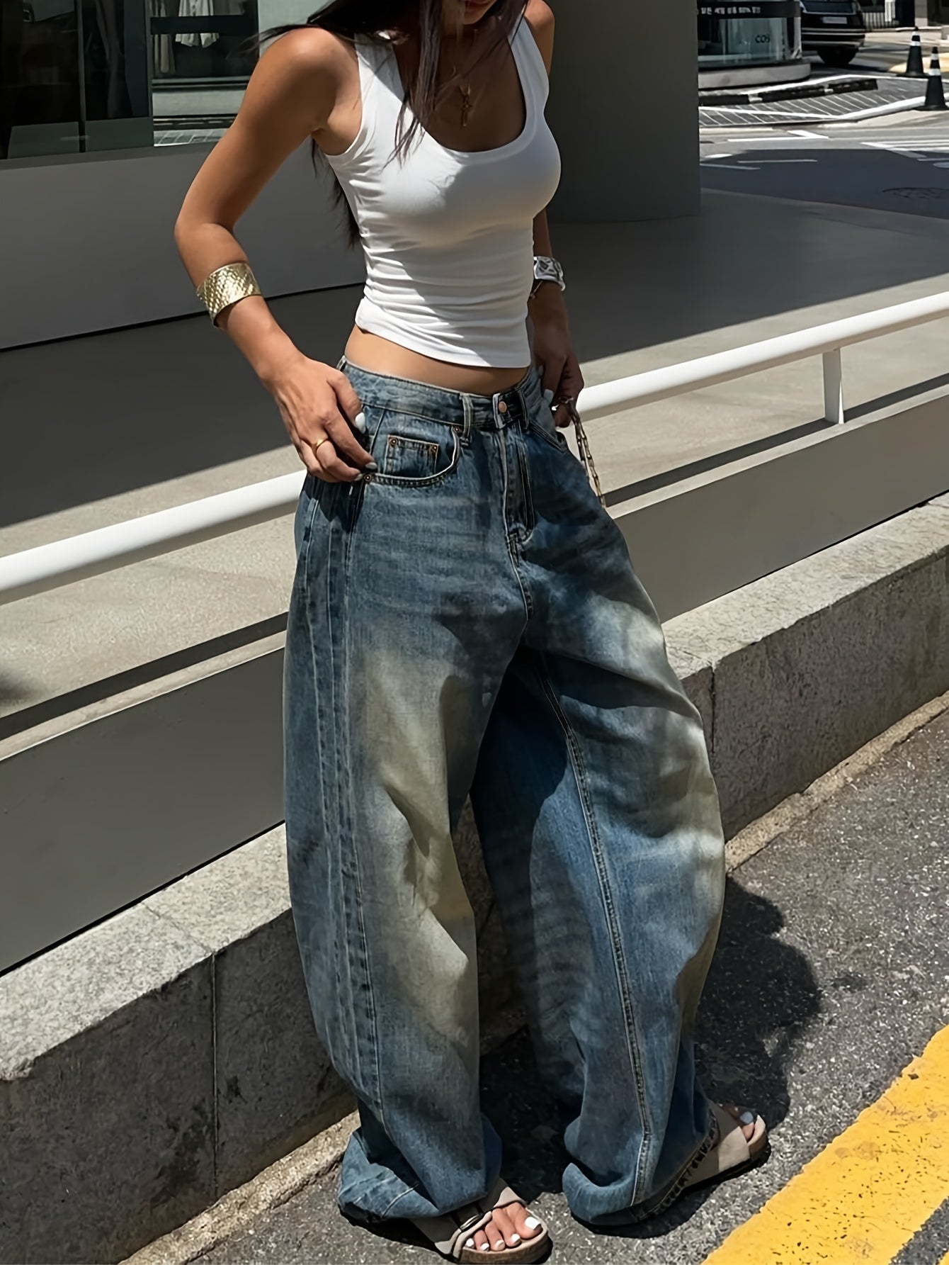 Vintage-Inspired Washed Blue Straight-Leg Jeans for Women - Casual Loose Fit, Versatile Denim Pants with Slash Pockets