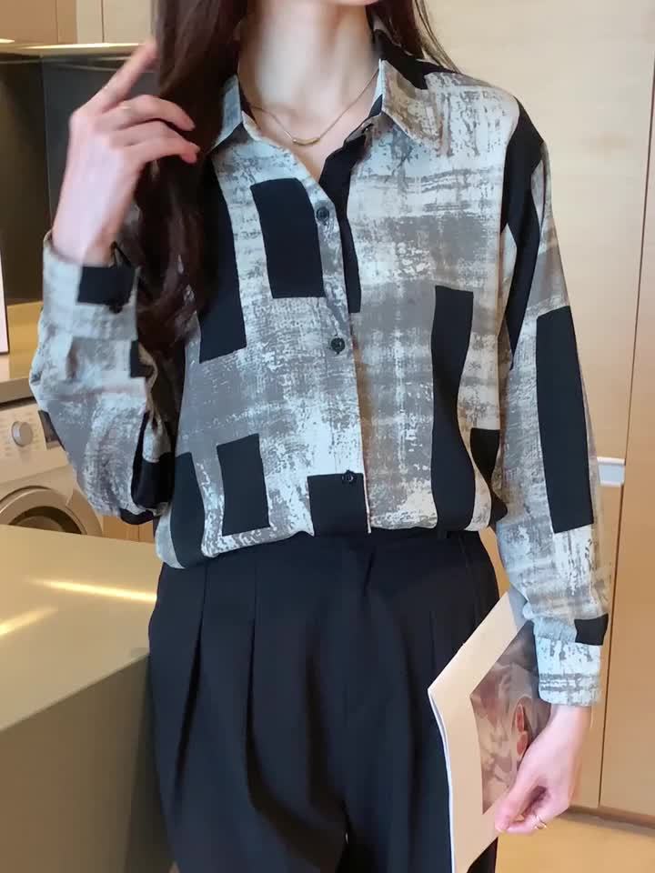 Chic Floral Print Long Sleeve Shirt for Women - Casual Collared Top with Button Detail, Machine Washable - Perfect for Spring & Fall, Loose Slimming, Square Print